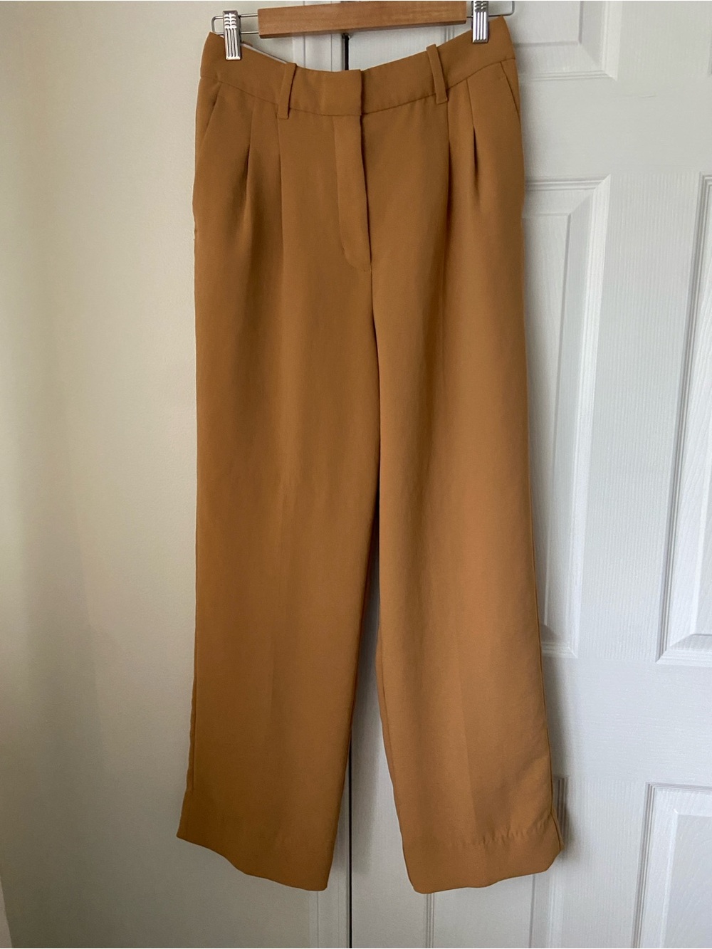 Aritzia Wilfred Effortless Wide Leg Trousers Camel Color Size 6, 28.5 Inches